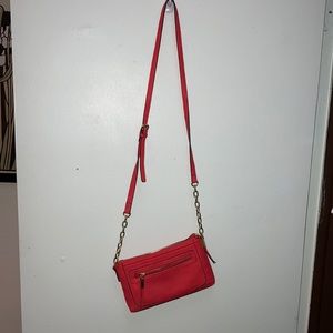 Coral crossbody with gold chain detail